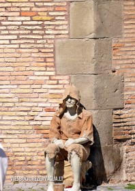 Gyva statula - vienuolis, Roma
