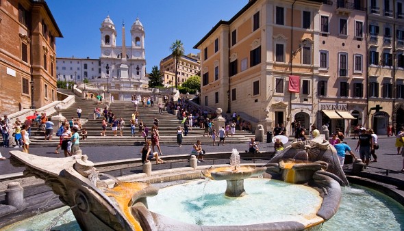 Ispaniškieji laiptai ir Barcaccia Fountain, Roma