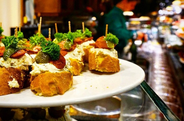 Tapas užkandžiai Barselonos kavinėje